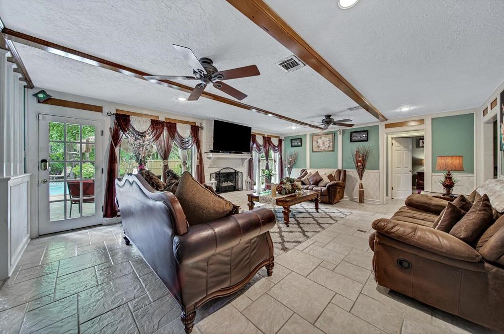 2302 Middle Crk Dr, Humble TX 77339-1821 exterior