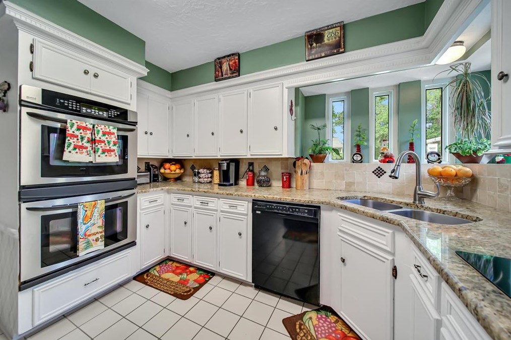 2302 Middle Crk Dr, Humble TX 77339-1821 exterior