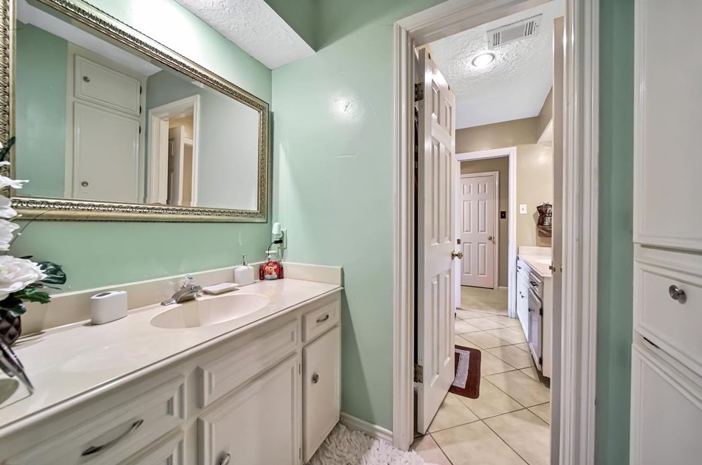 2302 Middle Crk Dr, Humble TX 77339-1821 exterior