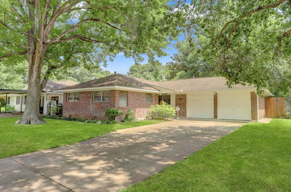 4551 Warm Springs Rd, Houston, TX 77035-6027