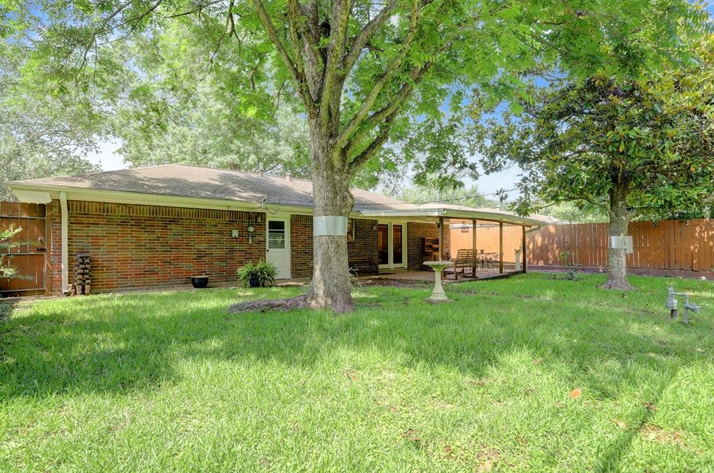 4551 Warm Spg Rd, Houston TX  77035-6027 exterior