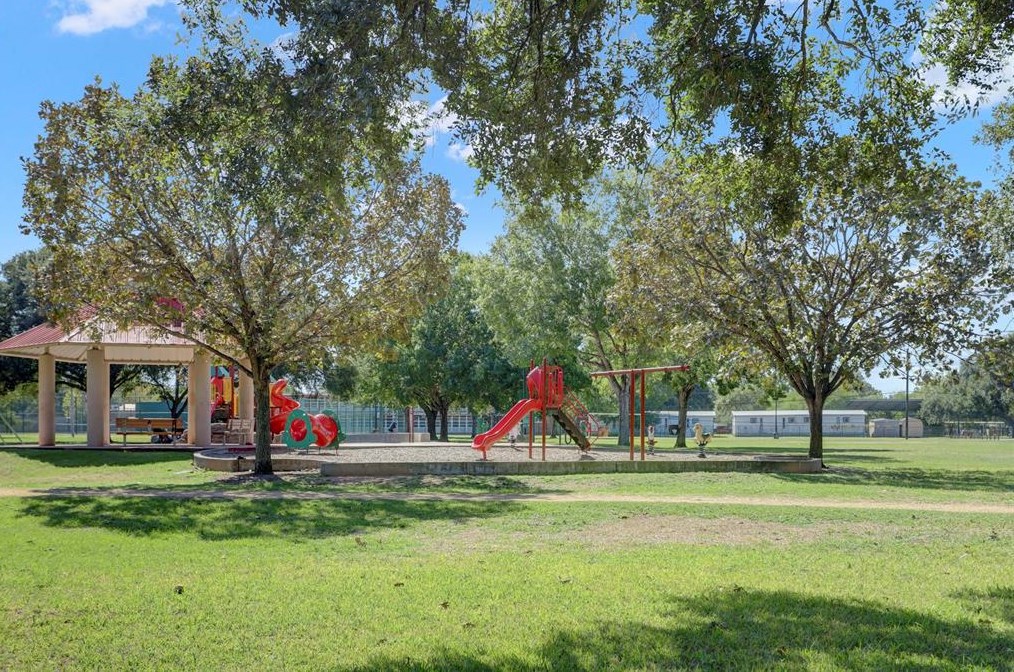 4551 Warm Spg Rd, Houston TX  77035-6027 exterior