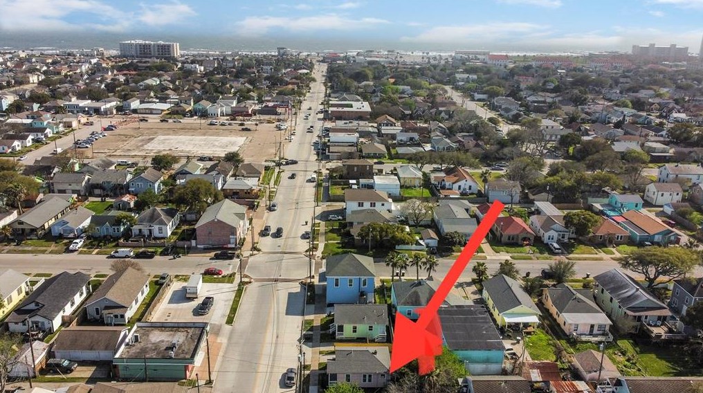 2215 45th St, Galveston, TX 77550