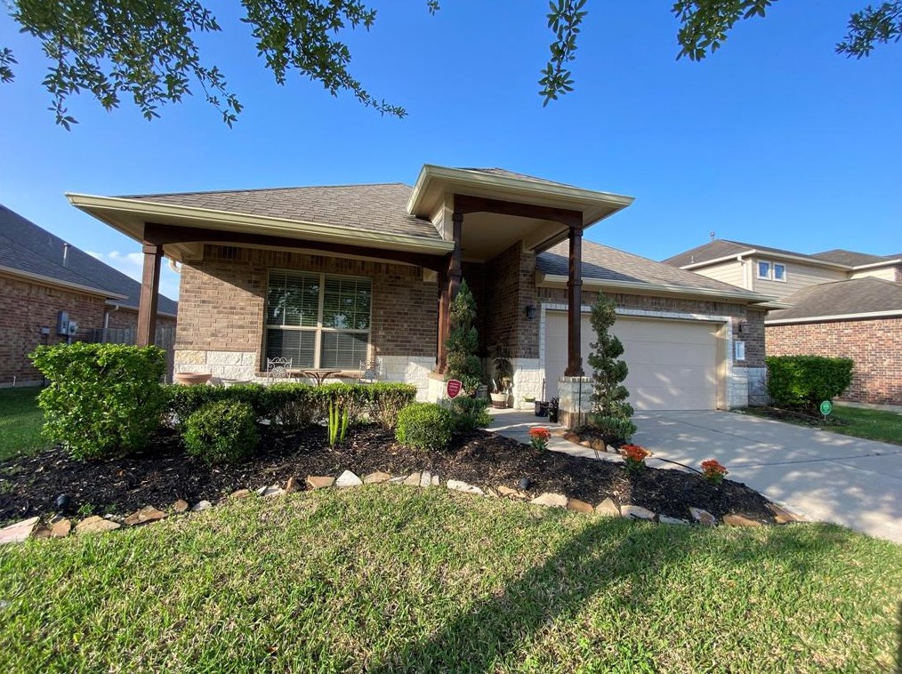 12803 Shady Springs Dr, Pearland, TX 77584