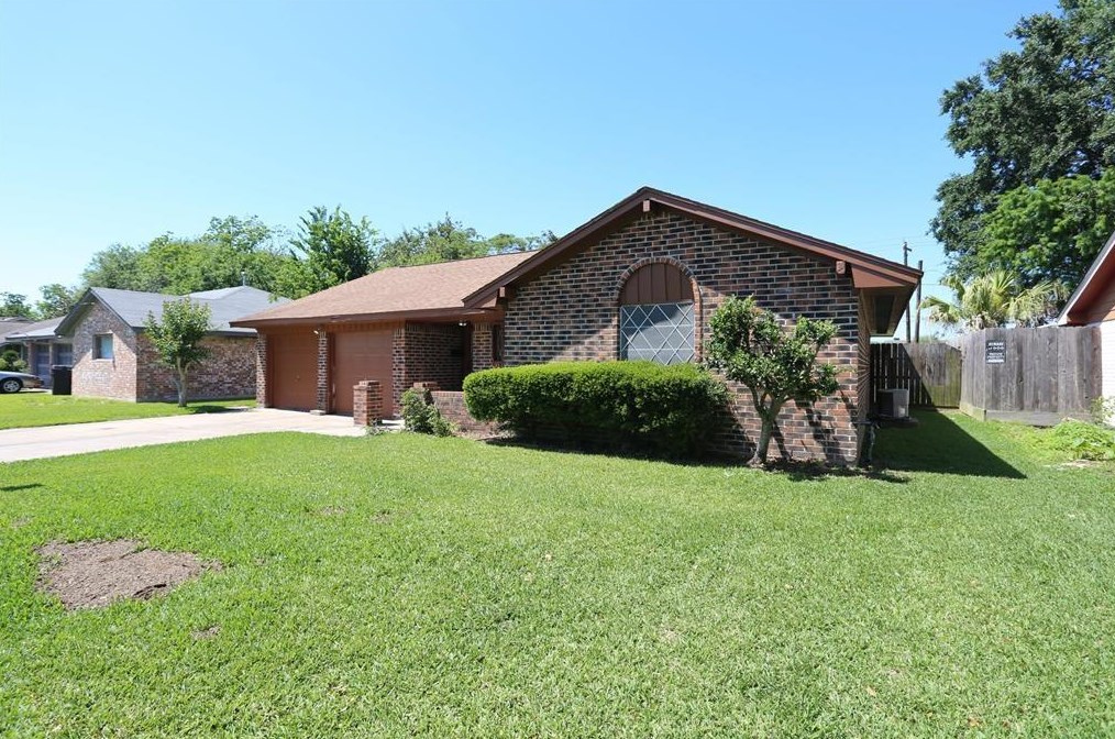 9707 Fonville Dr, Houston, TX 77075