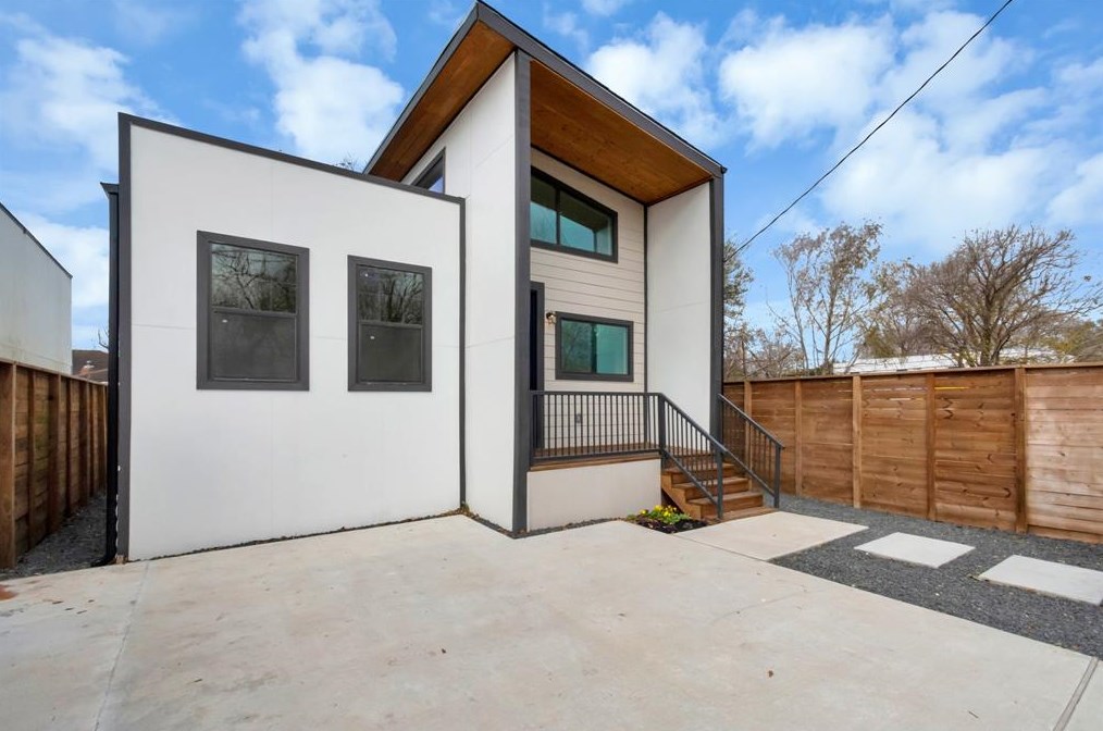 3105 Brewster St, Houston, TX 77026