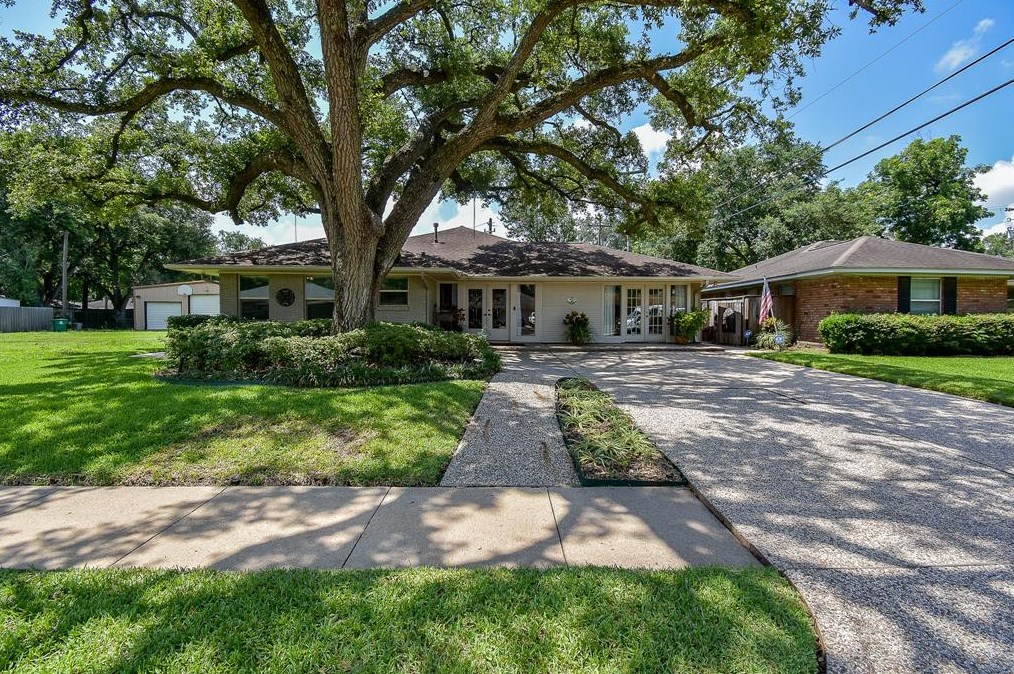 4113 Sarong Dr, Houston, TX 77025-4615