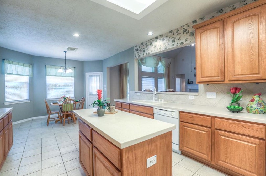 3111 Millbrook Dr, Pearland, TX 77584
