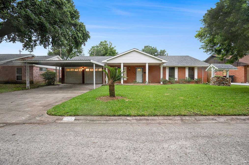 708 Elmwood Dr, Baytown, TX 77520-2508