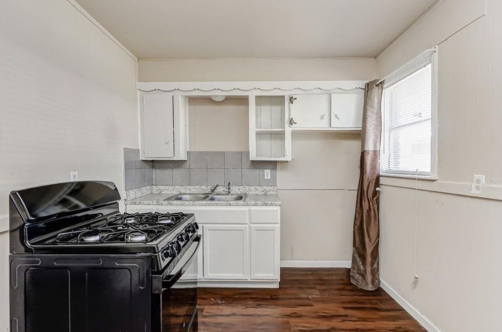 5525 Cavalcade St, Houston, TX 77026-4025