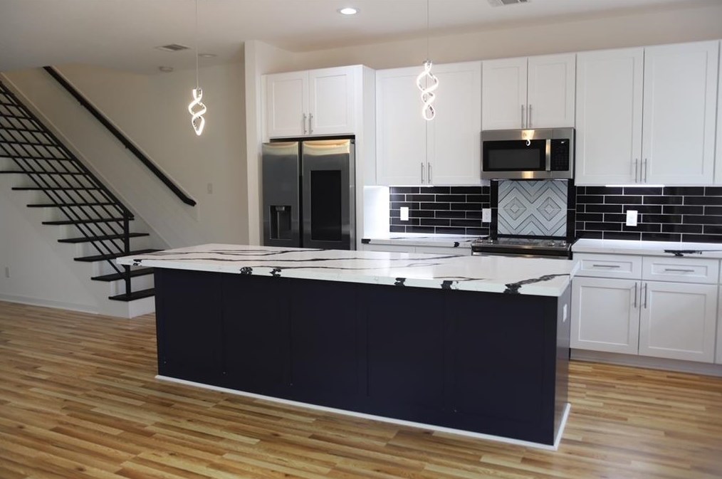 5126 Lyndhurst Dr, Houston TX  77033-2906 exterior