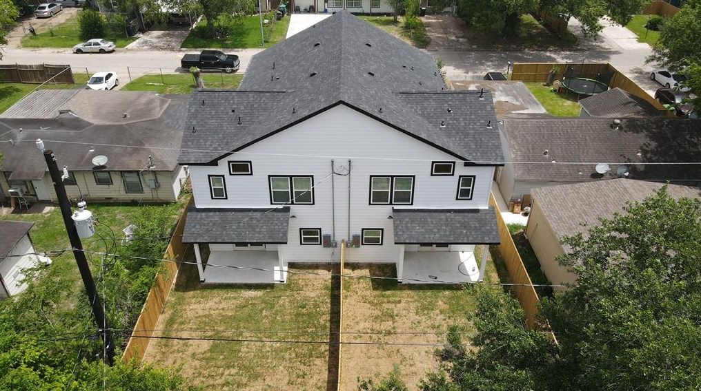 5126 Lyndhurst Dr, Houston TX  77033-2905 exterior