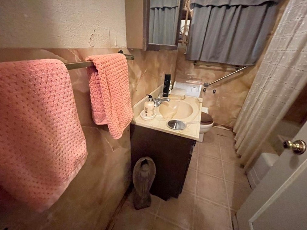 7435 Kingsley St, Houston TX  77087-4409 exterior