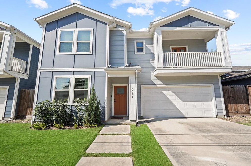 921 33rd St, Houston, TX 77022-5105