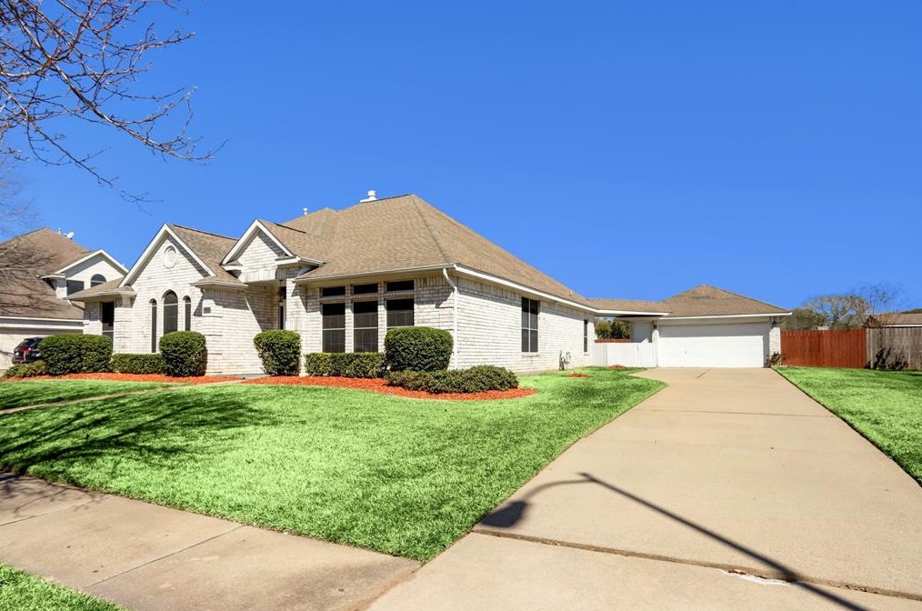6702 Crystal Point Dr, Katy, TX 77449-6174