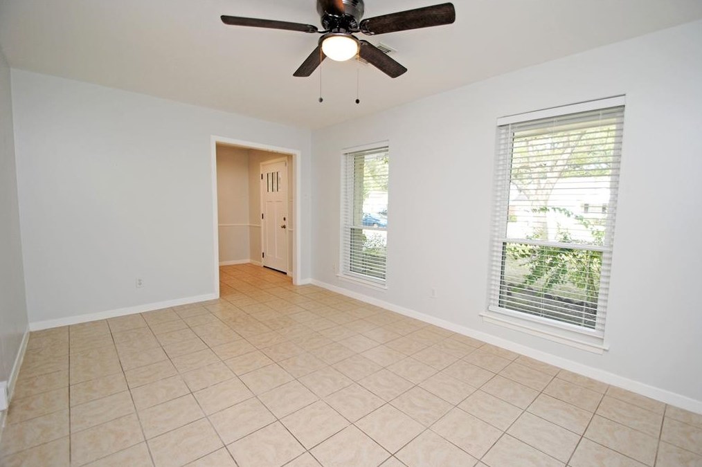 10663 Mayfield Rd, Houston TX  77043-4124 exterior