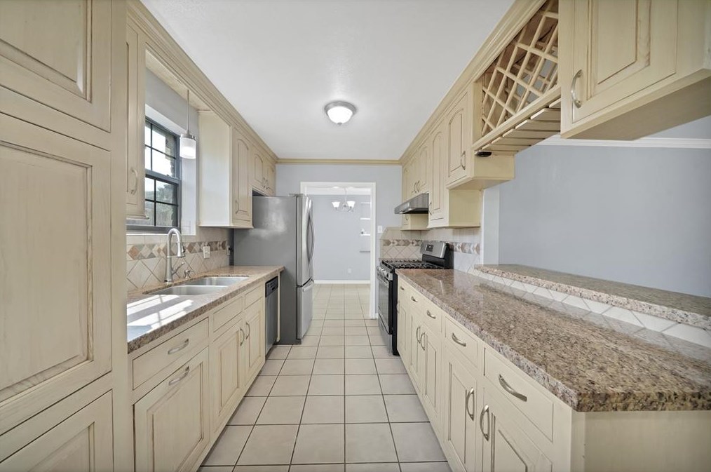 11015 Sageleaf Ln, Houston TX  77089-3913 exterior