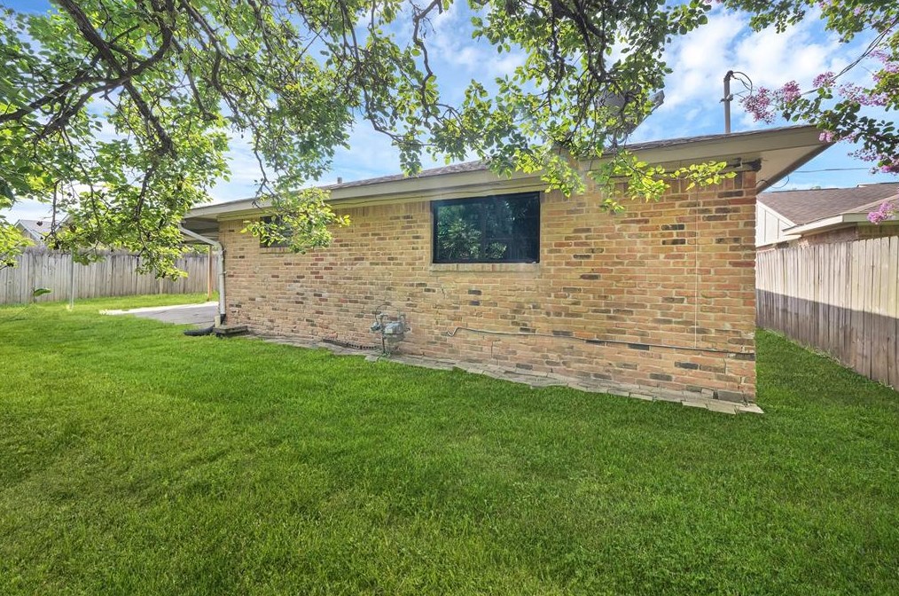 11015 Sageleaf Ln, Houston TX  77089-3913 exterior