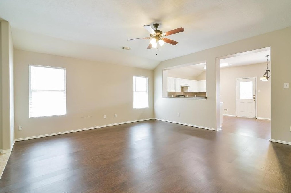 19723 Rocky Shores Dr, Tomball, TX 77375-5557