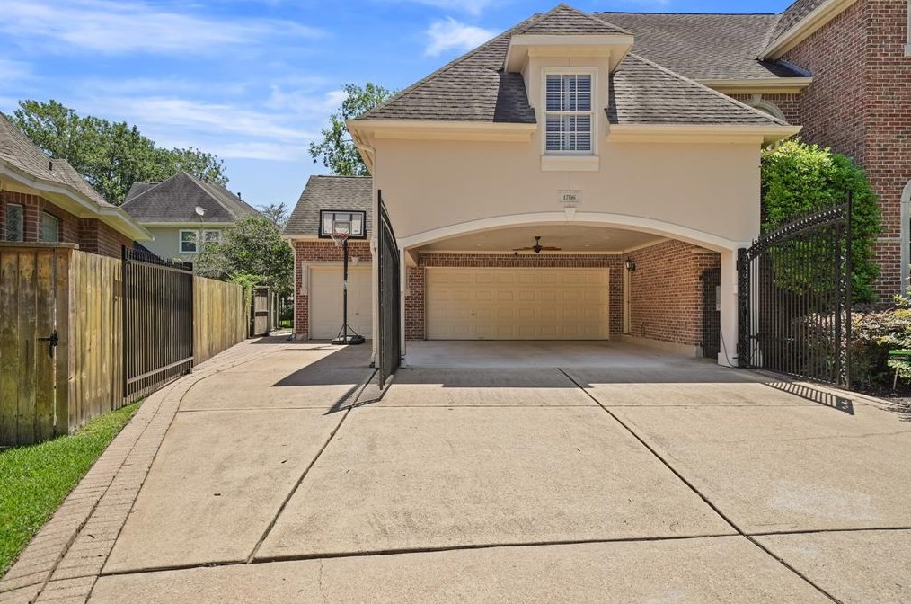 1706 Peppervine Way, Sugar Land TX  exterior