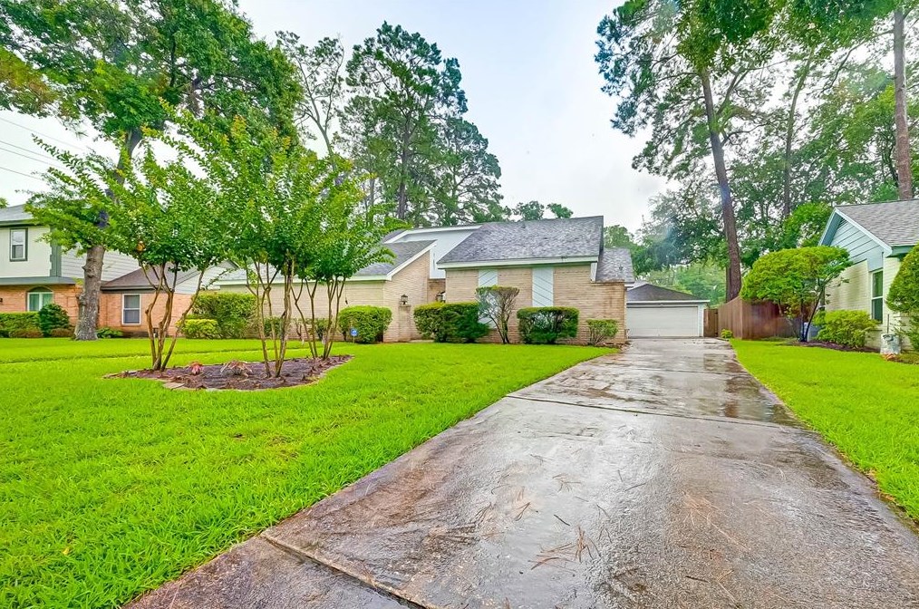 3631 Glenpine Dr, Houston, TX 77068