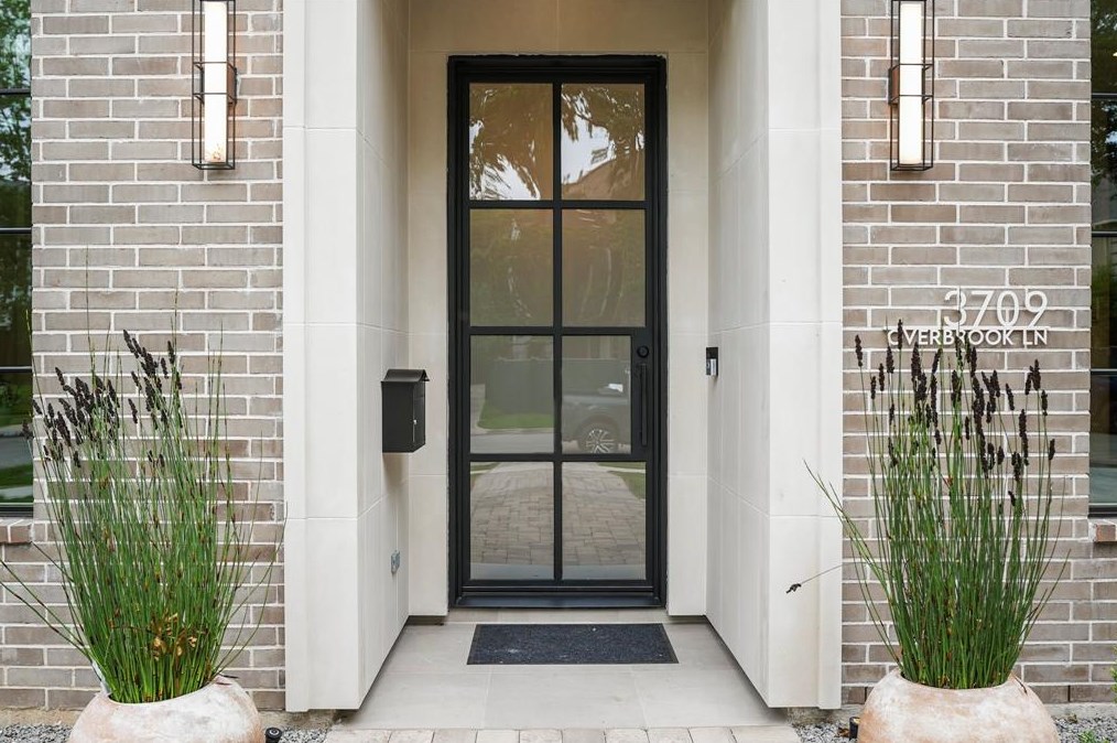 3709 Overbrook Ln, Houston, TX 77027-4035
