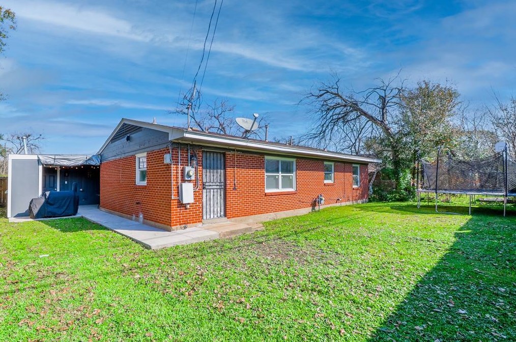 5718 Winding Crk Way, Houston TX  77017-6816 exterior