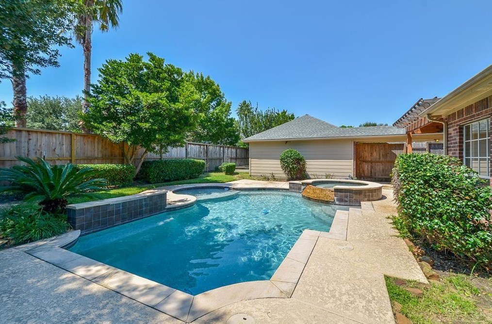 19923 Stonelodge Dr, Katy TX  77450-5201 exterior