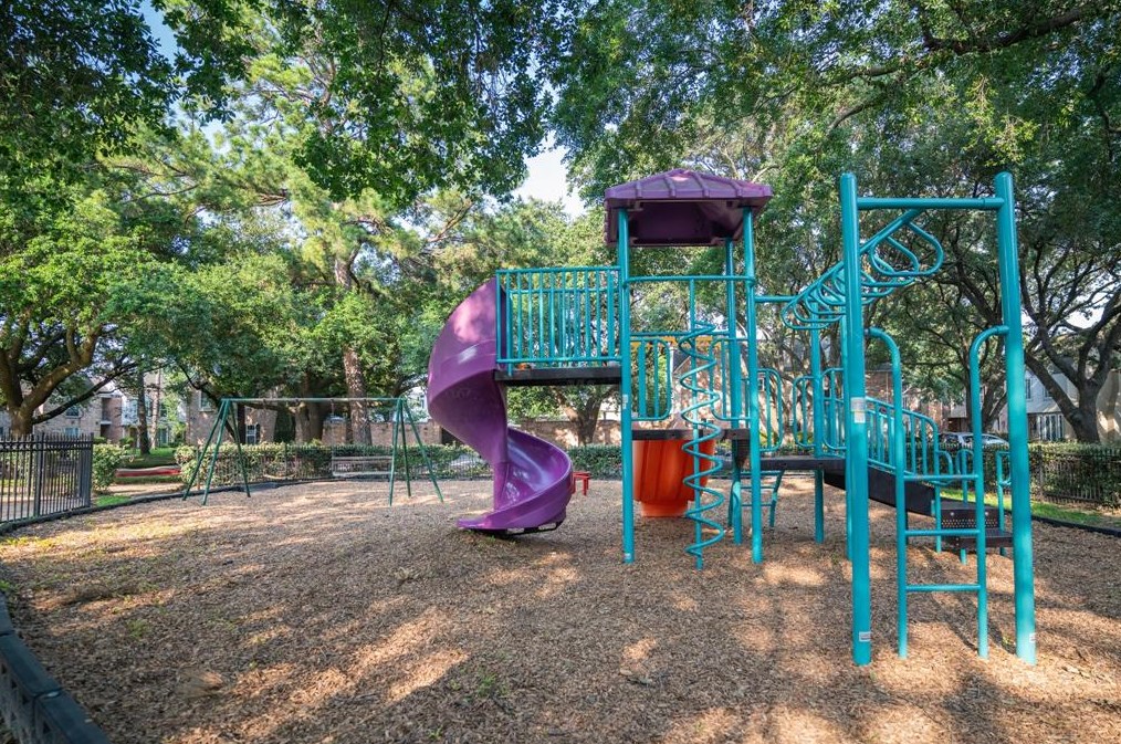 13166 Trail Hollow Dr, Houston TX  77079-3775 exterior