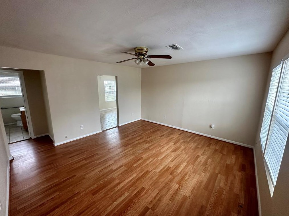 2109 Alabama St, Baytown TX  77520-6113 exterior