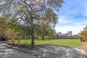 5205 Del Monte Dr, Houston, TX 77056 - Photo 2