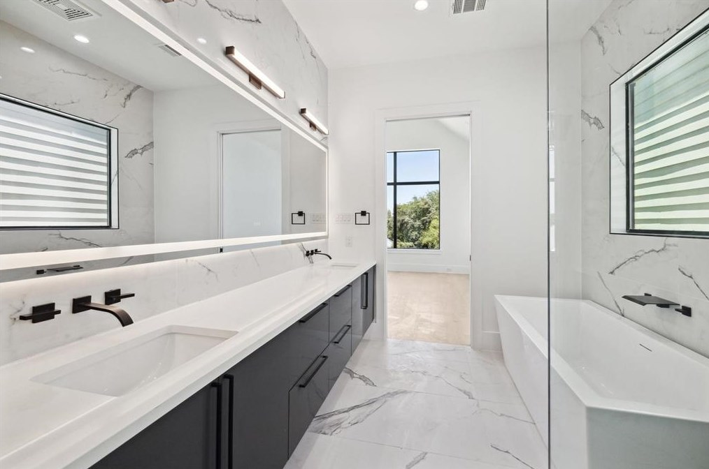 211 10 1/2, Houston TX 77008-7198 exterior