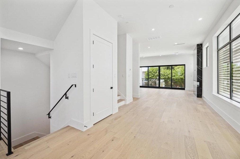 211 10 1/2, Houston TX 77008-7198 exterior