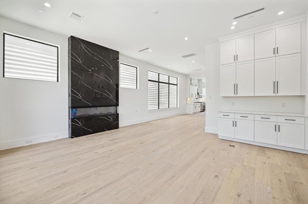 211 10 1/2, Houston TX 77008-7198 exterior