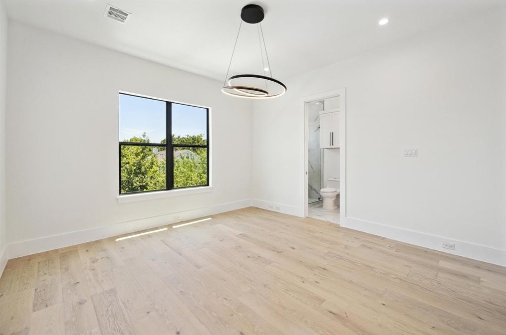 211 10 1/2, Houston TX 77008-7198 exterior