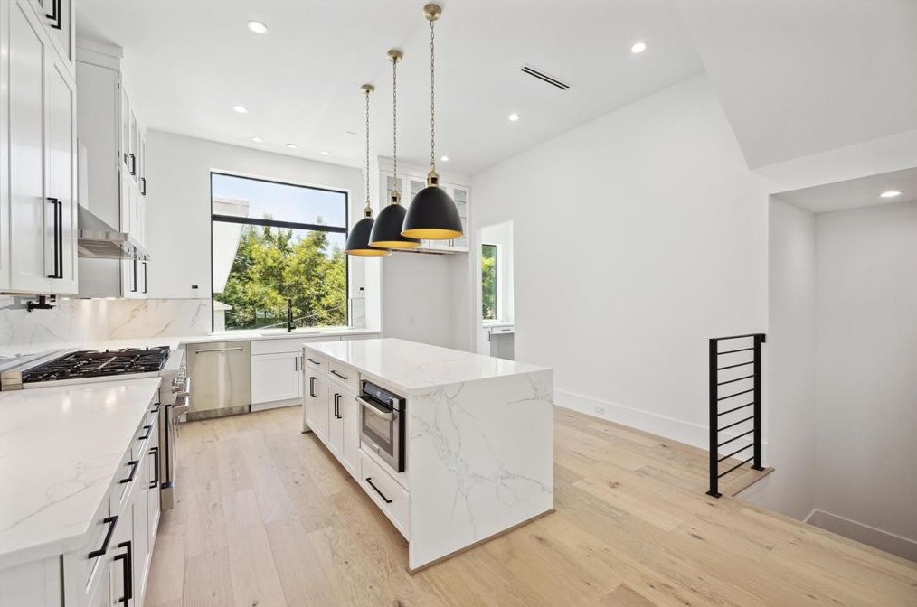 211 10 1/2, Houston TX 77008-7198 exterior