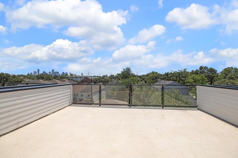 211 10 1/2, Houston TX 77008-7198 exterior