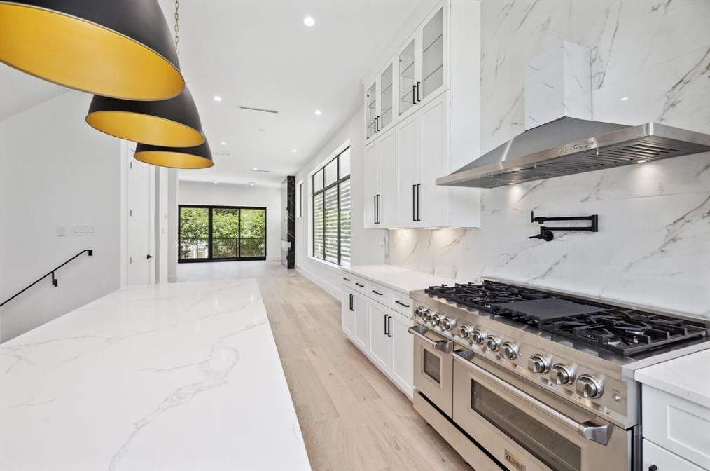 211 10 1/2, Houston TX 77008-7198 exterior