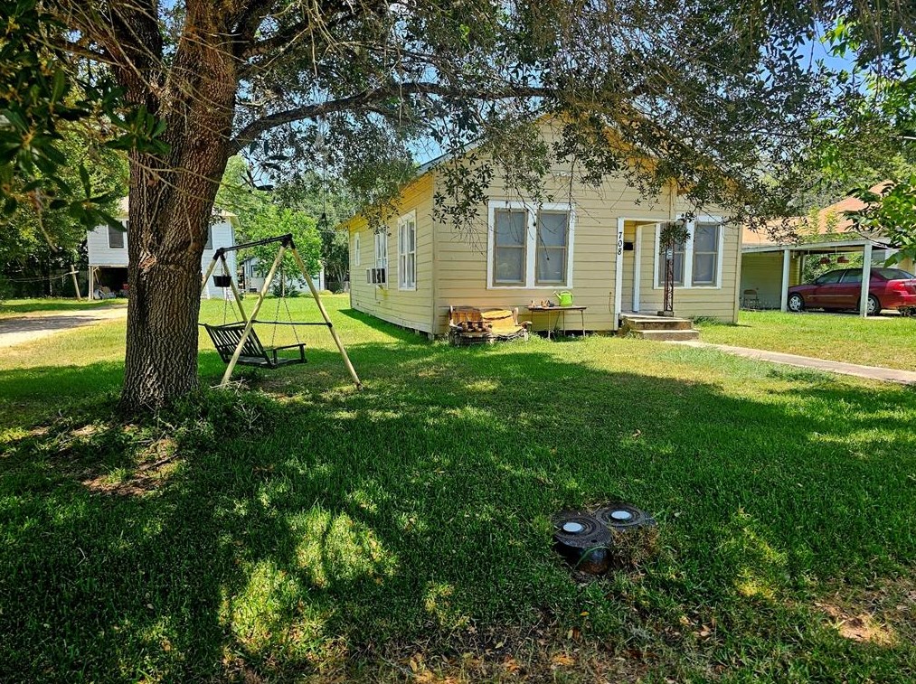 708 Empire St, Jones Creek, TX 77437-2821
