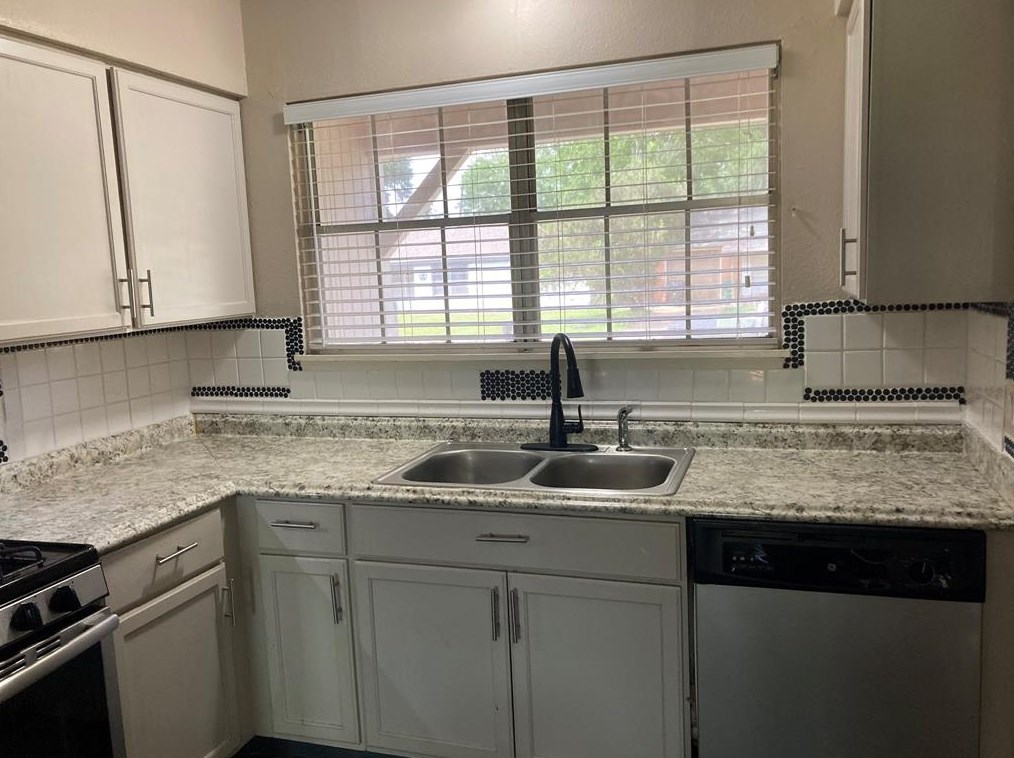 4114 Dacca Dr, Houston TX  77047-1230 exterior