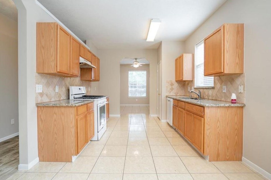 1022 Turnberry Park Ln, Spring, TX 77373