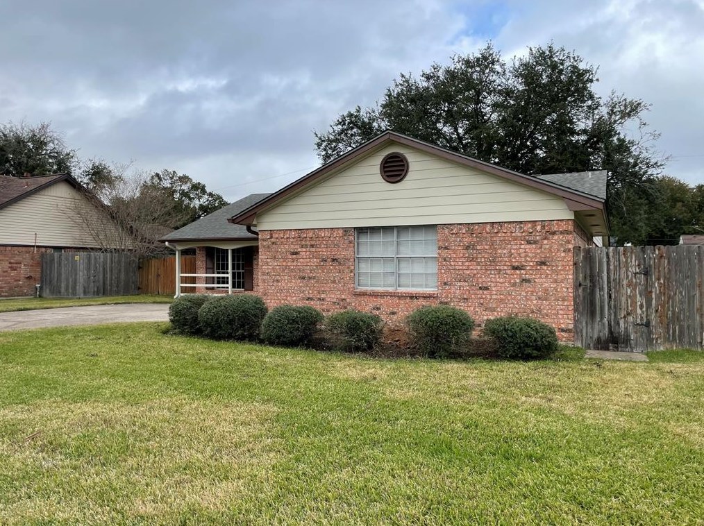 10431 Rocky Hollow Rd, Morgans Point, TX 77571