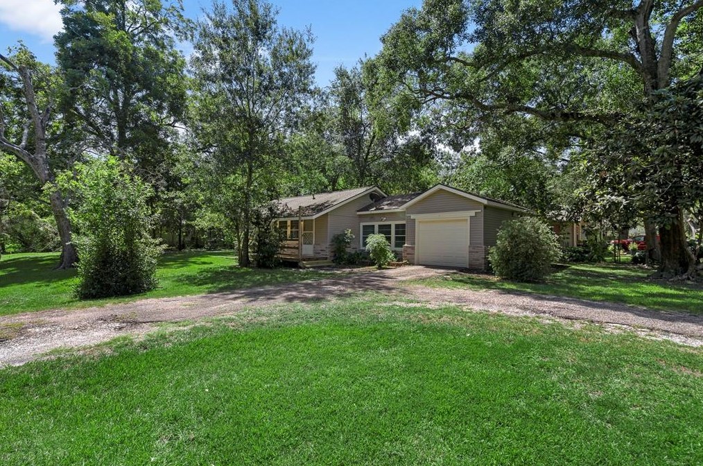321 Kansas Ave, League City, TX 77573-2329