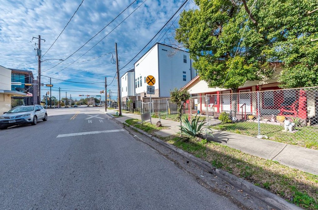 320 Eastwood St, Houston TX  77021-4218 exterior