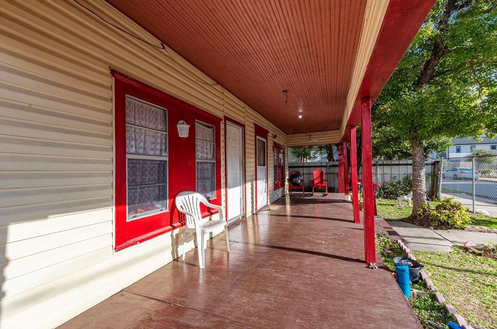 320 Eastwood St, Houston TX  77021-4218 exterior