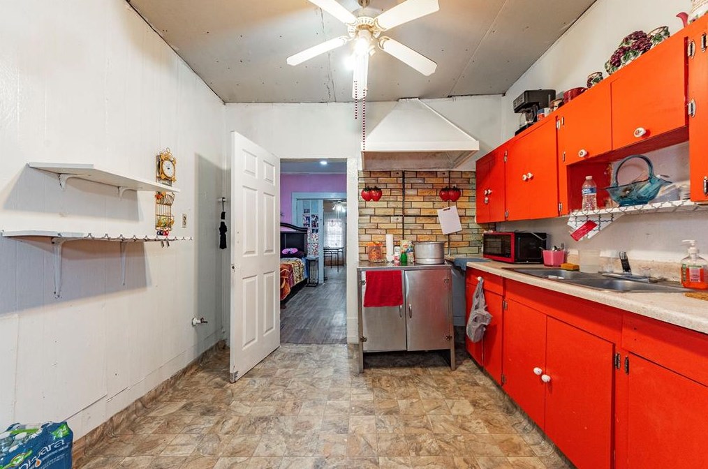 320 Eastwood St, Houston TX  77021-4218 exterior