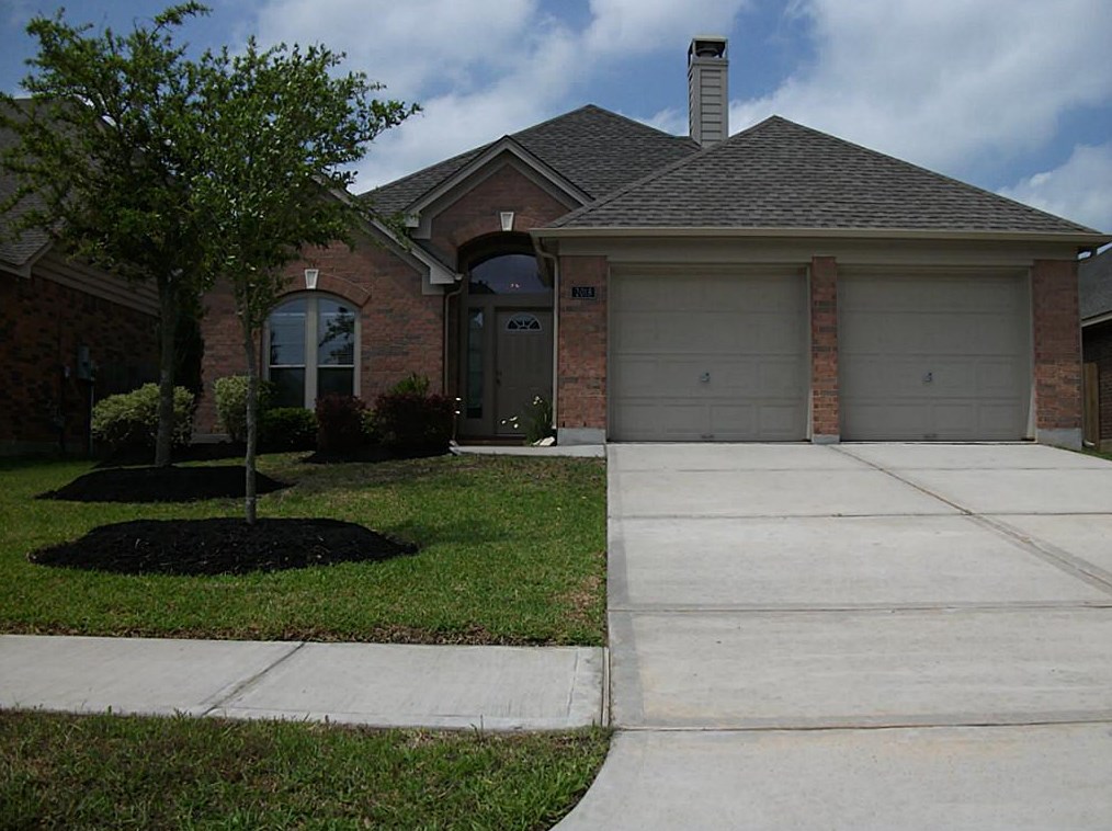 2018 Shore Breeze Dr, Pearland, TX 77584