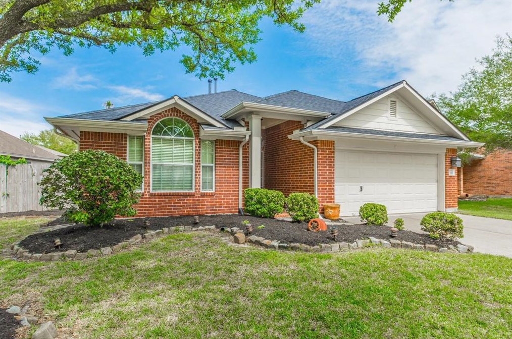 918 Bent Sail Ln, League City, TX 77573-7763