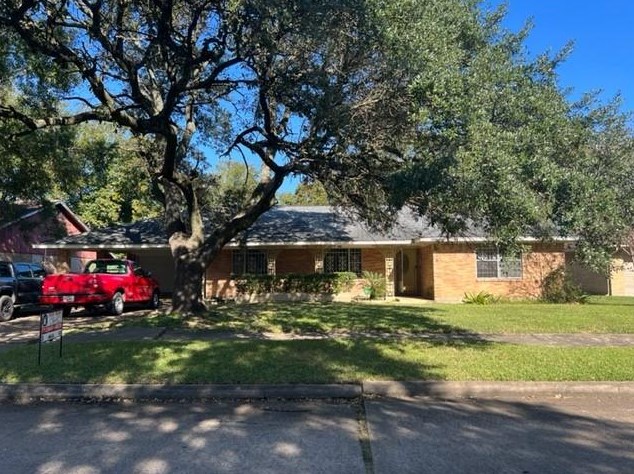8307 Glenheath St, Houston, TX 77061