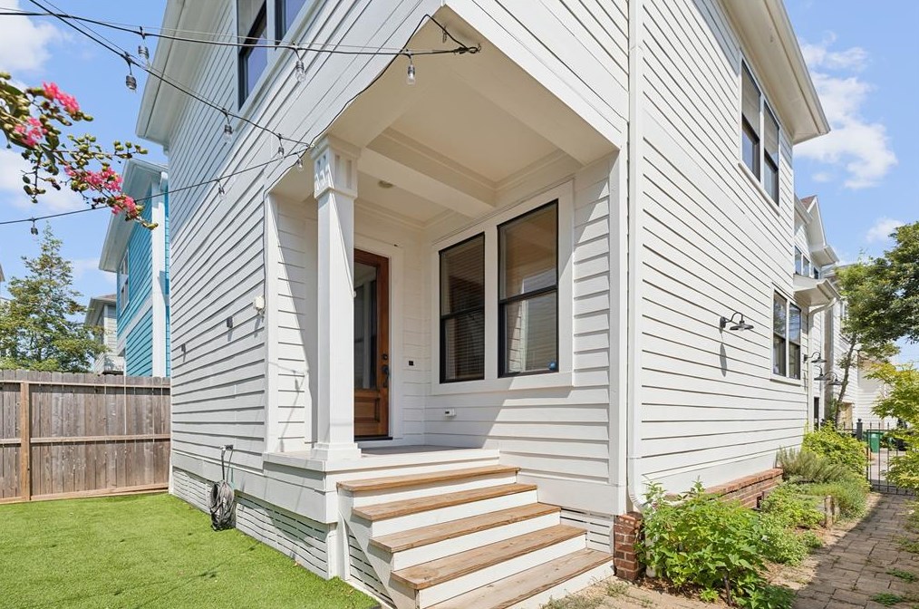 1120 W 18th St, Houston, TX 77008